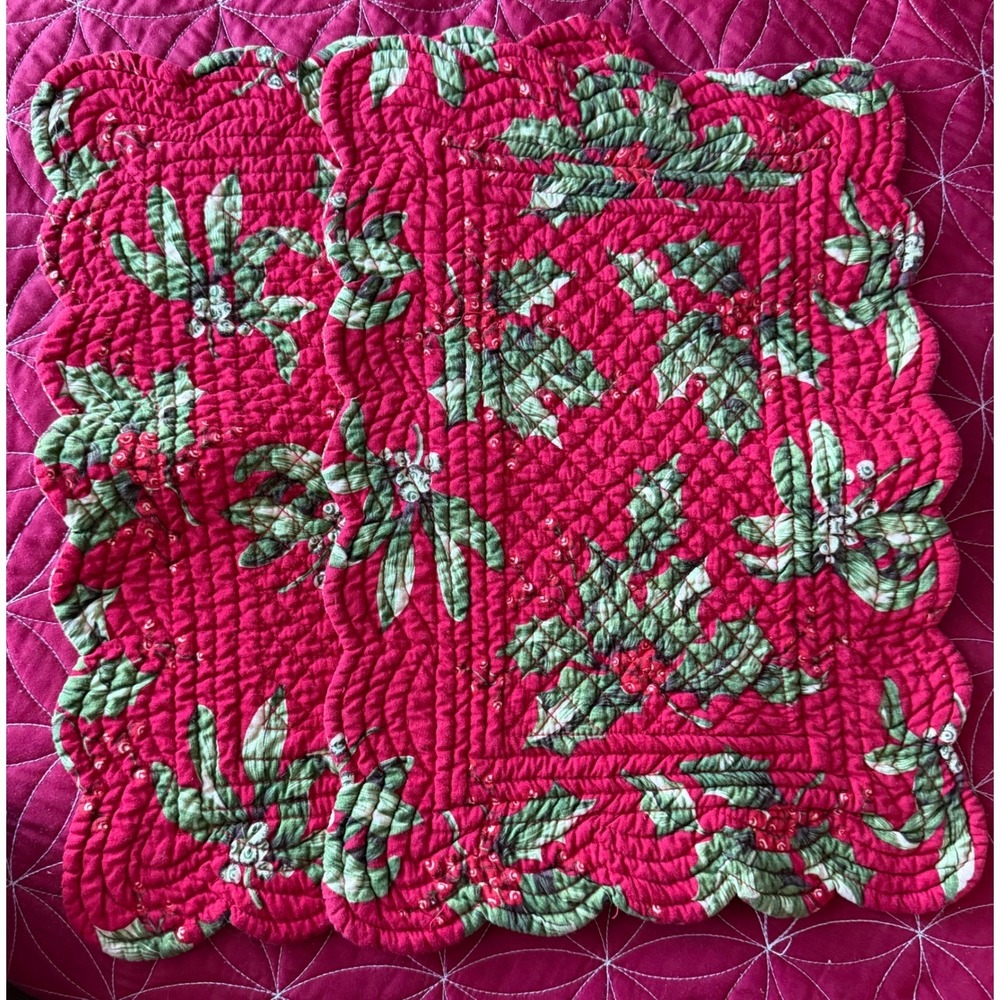 Holiday Holly Berry Quilted Placemats Set of 2 Scalloped Edge Christmas Decor